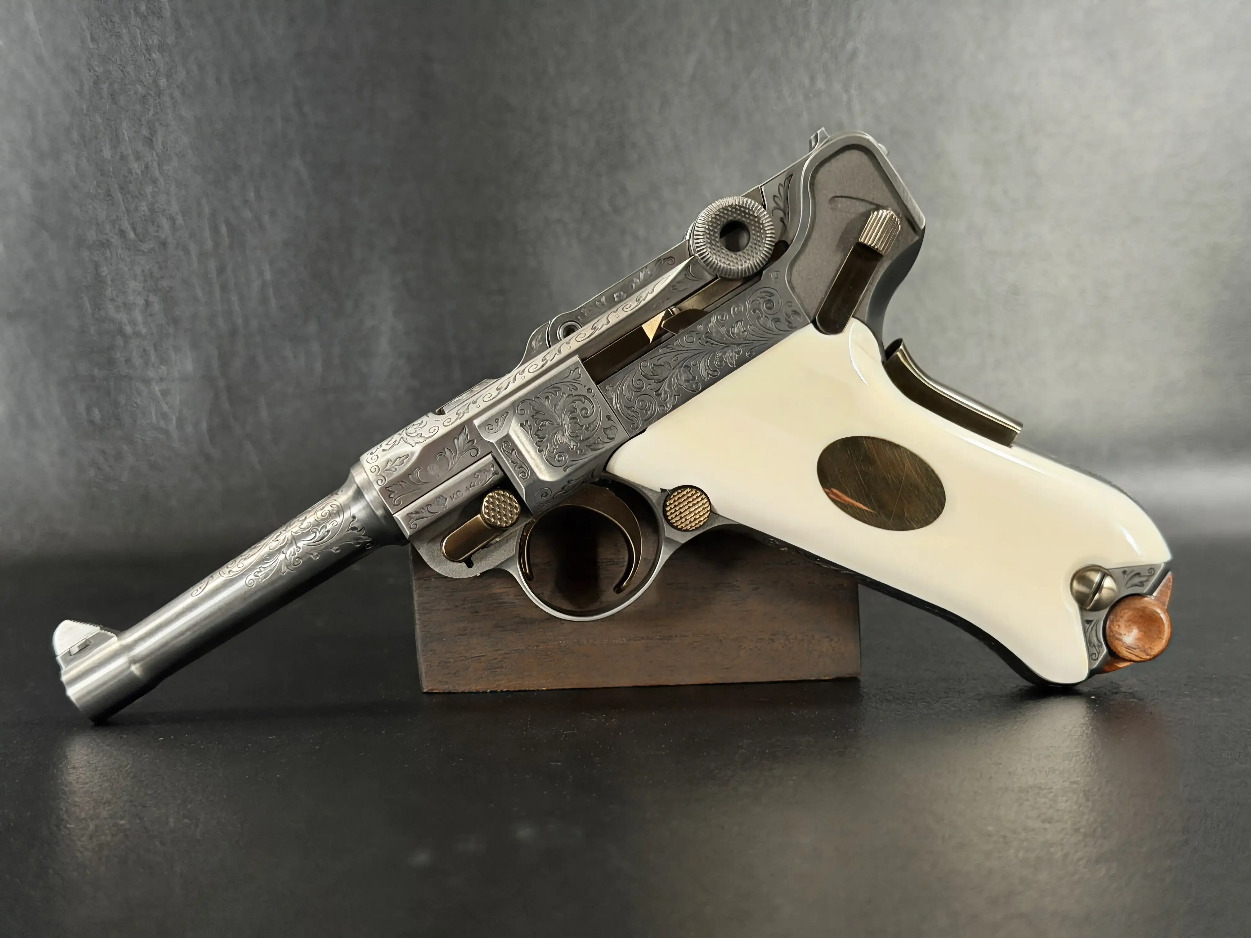 IWA Luger P08