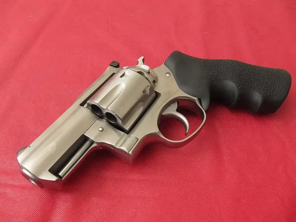 Ruger Redhawk vs Super Redhawk: Design, the Alaskan, and Buyer Checks