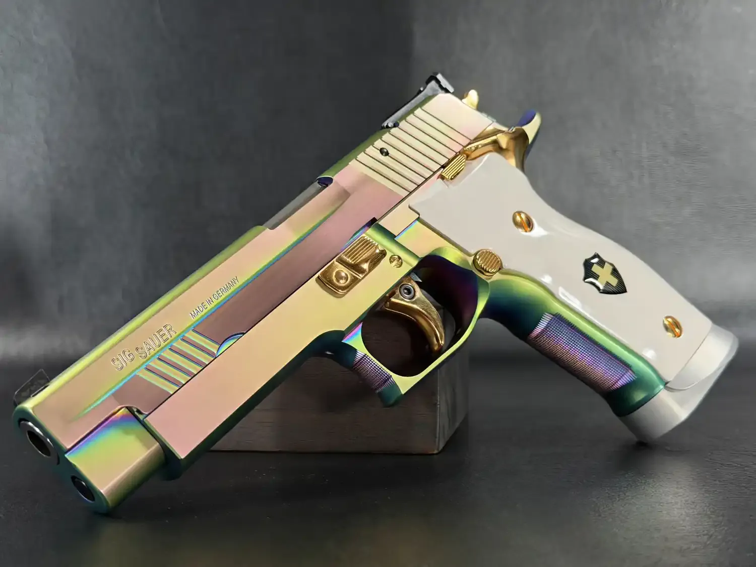 SIG Sauer P226 X-Five Rainbow Interferen
