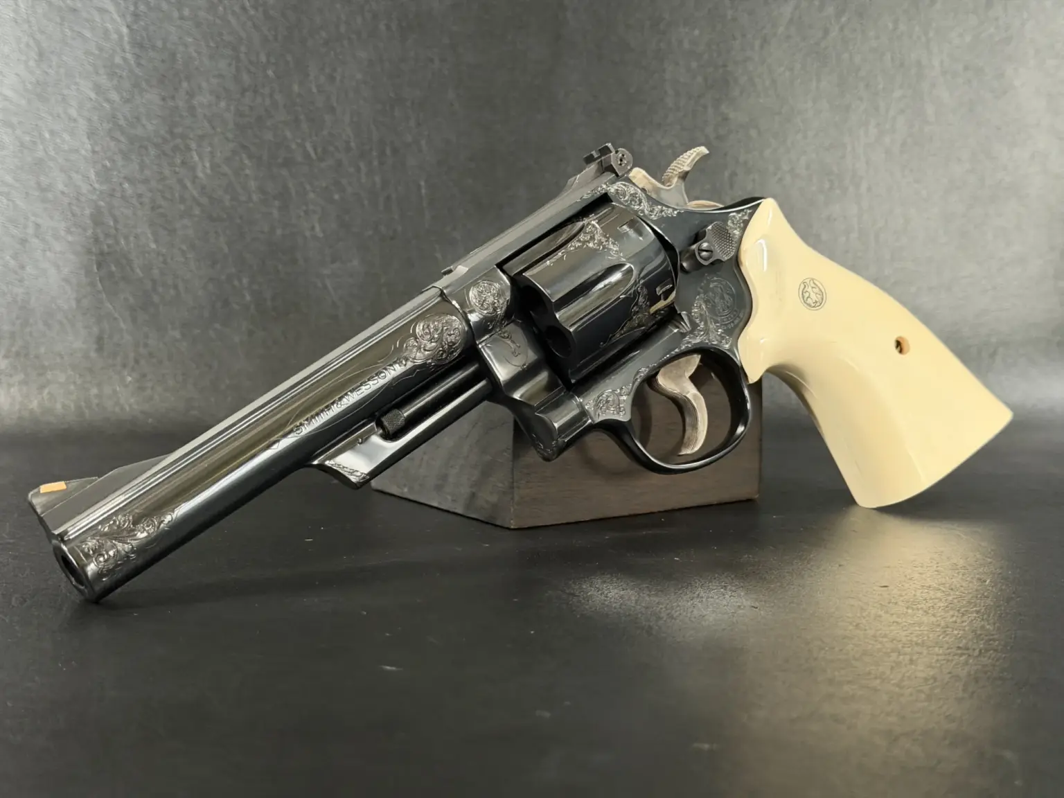 Smith & Wesson Model 29 Hartford Gun Club 100th Anniversary engraved revolver image 12